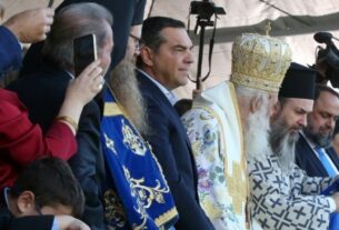 Θεοφάνεια: Λαμπροί εορτασμοί στον Πειραιά - Παρουσία Ιερώνυμου , Αλέξη Τσίπρα και Γιάννη Μώραλη