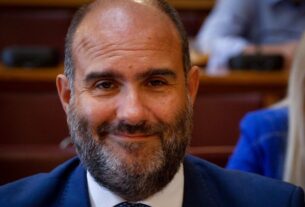 Αποδοκίμασαν έντονα τον βουλευτή Δημήτρη Μαρκόπουλο στο Κερατσίνι