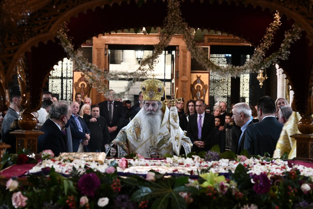 Μητρόπολη Πειραιά: Δείτε live την ακολουθία του Επιταφίου
