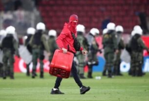 Ολυμπιακός - ΑΕΚ 1-3: Σφαγή και επεισόδια στο Καραϊσκάκης...