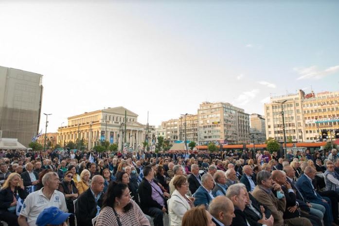 Πάνω από 2000 άτομα στην κεντρική ομιλία του Νίκου Μανωλάκου!