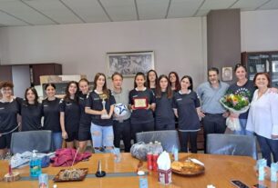 Κερατσίνι: Τα συγχαρητήρια του δήμου στα κορίτσια της ομάδας ποδοσφαίρου του 1ου ΓΕΛ Κερατσινίου