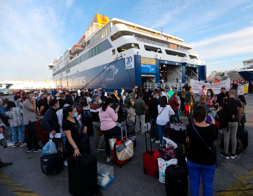 Ακτοπλοΐα: Κοροϊδία με παρέμβαση για τα εισιτήρια ενώ έφυγε ο μισός Ιούλιος...