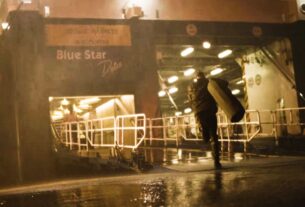 Ειρωνεία: Στην διαφήμιση της Blue Star ο καπετάνιος περιμένει τον αργοπορημένο επιβάτη