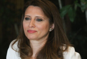 Β Πειραιά: Η βουλεύτρια του ΣΥΡΙΖΑ Νίνα Κασιμάτη στηρίζει για το Δήμο Περάματος τον υποψήφιο της ΝΔ