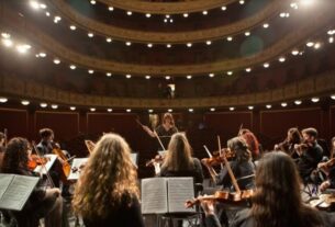 Πλατεία Κοραή: Συναυλία με αγαπημένες χριστουγεννιάτικες μελωδίες από τον Όμιλο «ΕΞΑΛΕΙΠΤΡΟΝ