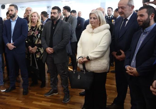 Πρωτοχρονιά 2024: Ο Δήμος Πειραιά  έκοψε την παραδοσιακή Βασιλόπιτα