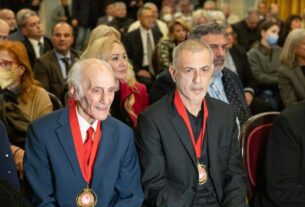 Ολυμπιακός: Οι Βετεράνοι βραβεύσαν τον Ηλία Υφαντή και τον Γιάννη Μώραλη