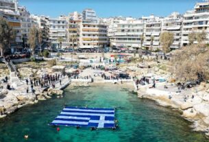 Εθνική Επέτειο της 25ης Μαρτίου 1821: Η Ελληνική σημαία στη θάλασσα του Πειραιά