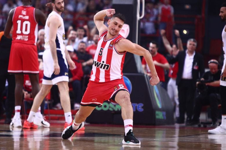 Ο Ολυμπιακός κέρδισε την Φενέρ στην παράταση και αντιμετωπίζει Μπαρτσελόνα στα πλέι οφ