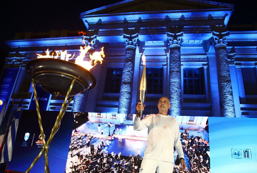 Η Ολυμπιακή Φλόγα "φώτισε" τον Πειραιά!