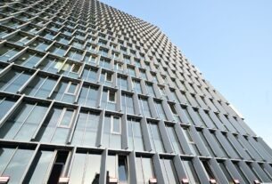 Εγκαινιάστηκε ο νέος Piraeus Tower