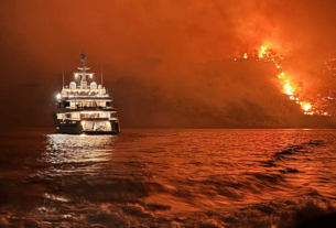 Εμπρησμός στην Ύδρα: Αγκυροβόλησε στη Βουλιαγμένη η θαλαμηγός που εμπλέκεται στη φωτιά