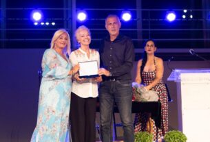 Tα μεγάλα παιδιά του Πειραιά γιόρτασαν στο 11ο Φεστιβάλ των Κέντρων Αγάπης και Αλληλεγγύης στο Βεάκειο θέατρο