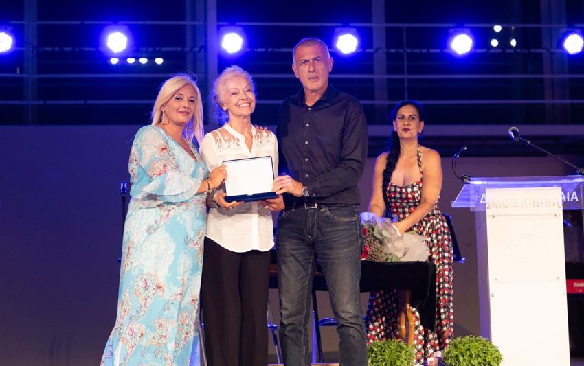 Tα μεγάλα παιδιά του Πειραιά γιόρτασαν στο 11ο Φεστιβάλ των Κέντρων Αγάπης και Αλληλεγγύης στο Βεάκειο θέατρο