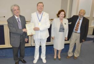 Η Παράσταση "Επίκληση στην ΕΙΡΗΝΗ" του Πάρι Κατσίβελου