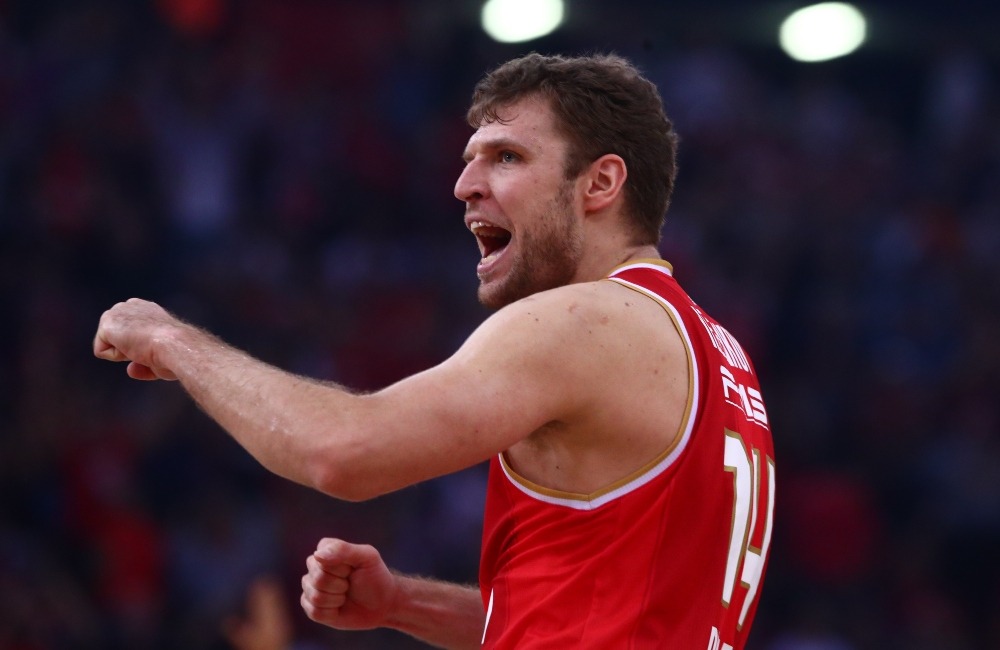 Ερυθρόλευκος "Τυφώνας" σκόρπισε την Μπαρτσελόνα με 95-74