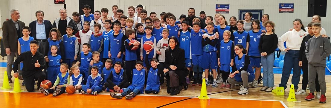 Σπουδαία μηνύματα για τη ζωή και τον αθλητισμό στη μεγάλη μπασκετική γιορτή που οργάνωσε ο Φοίνικας Πειραιά