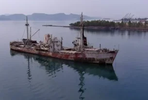 Το πλοίο - «φάντασμα» του Σταμάτη Κόκοτα στα ανοιχτά του Πειραιά