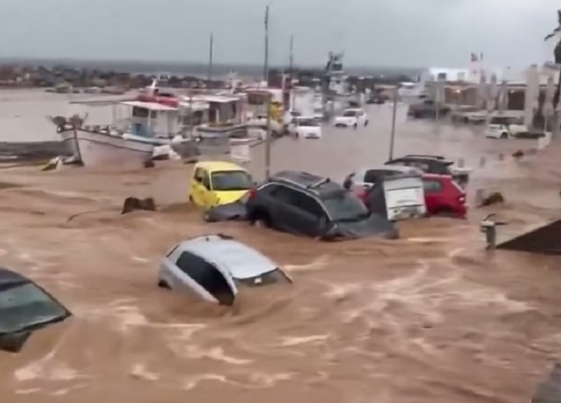 Σφοδρή κακοκαιρία πλήττει τις Κυκλάδες