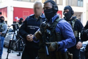 Στην Εισαγγελία Πειραιά ο «Έλληνας Εσκομπάρ» και οι τέσσερις συλληφθέντες για το φορτίο κοκαΐνης