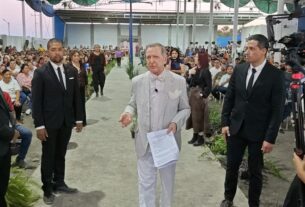 Σε μεγάλη περιοδεία στο Μεξικό ο Πάρις Κατσίβελος