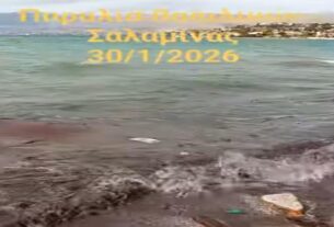 Σαλαμίνα: Τριτοκοσμικές εικόνες στην παραλία των Βασιλικών από σκουπίδια και ξενόφερτα υλικά (βίντεο)