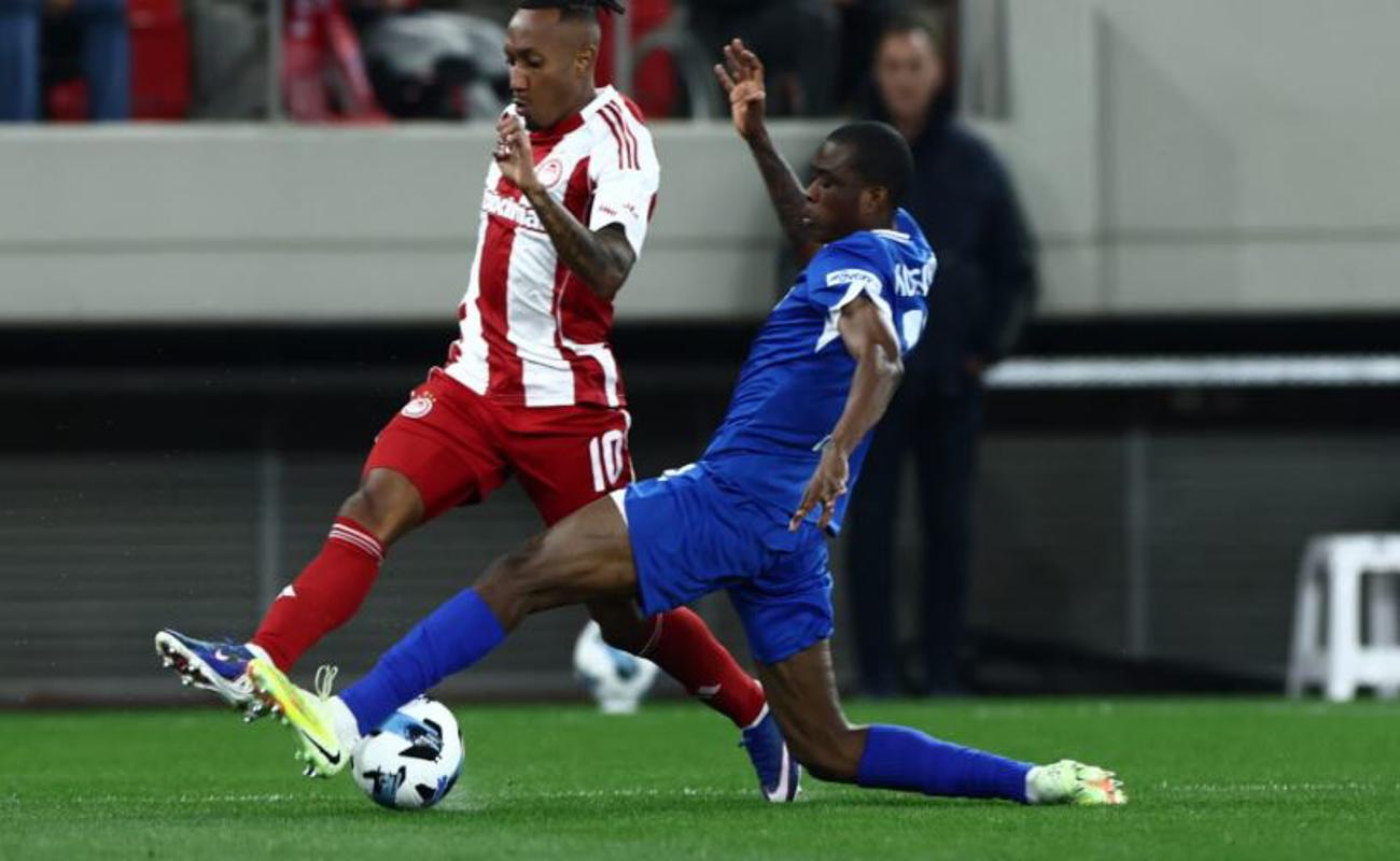 Ο Ολυμπιακός δεν μπορεί να κερδίσει ούτε την Λάρισα. - Αποδοκιμασίες στο Γ. Καραϊσκάκης