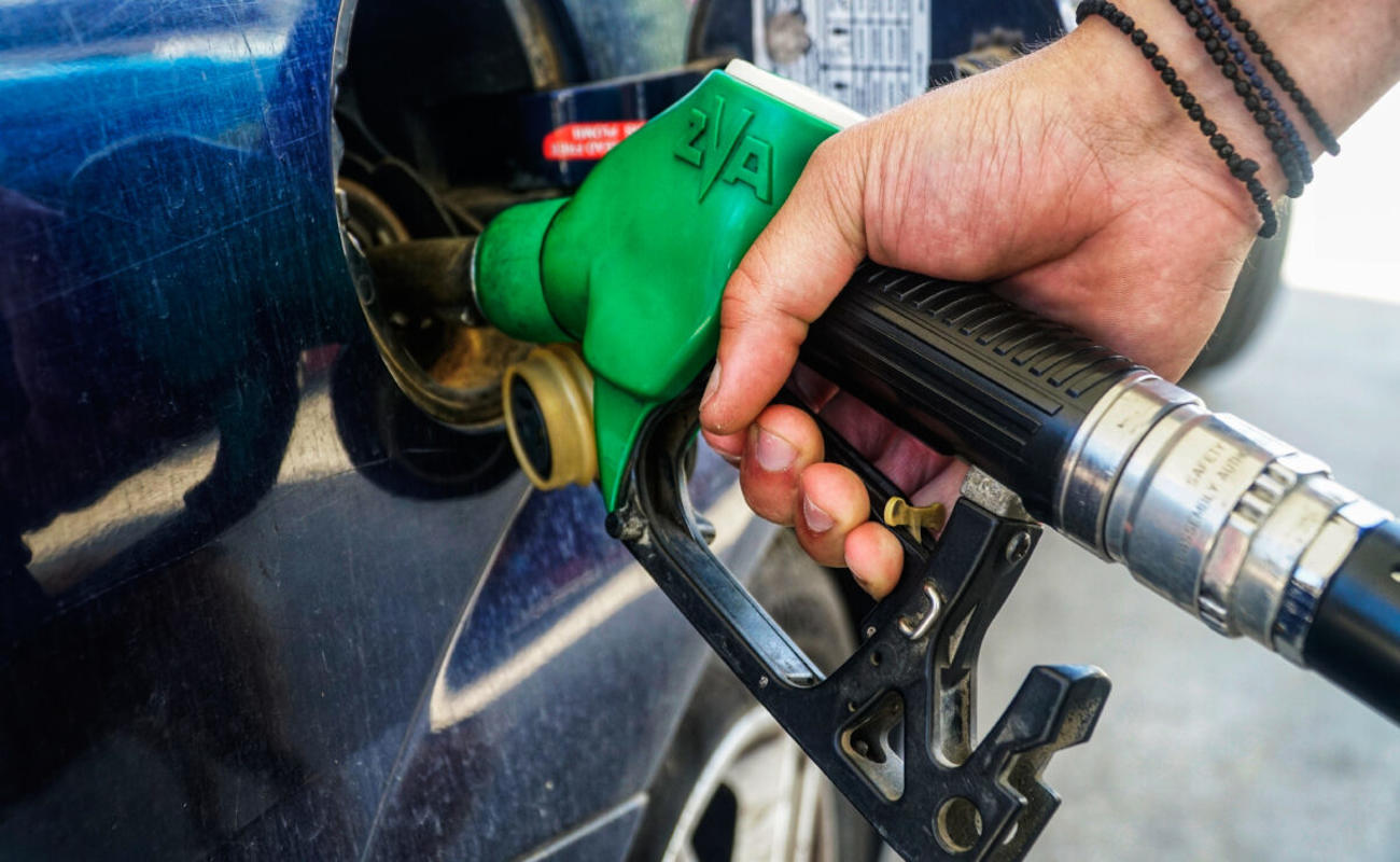 «Πυρετός» οι τιμές στα καύσιμα: Ποιες ευρωπαϊκές χώρες μειώνουν τους φόρους