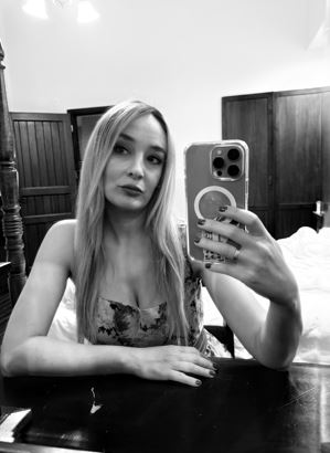 η συγγραφέας Βέρα Φραντζή 