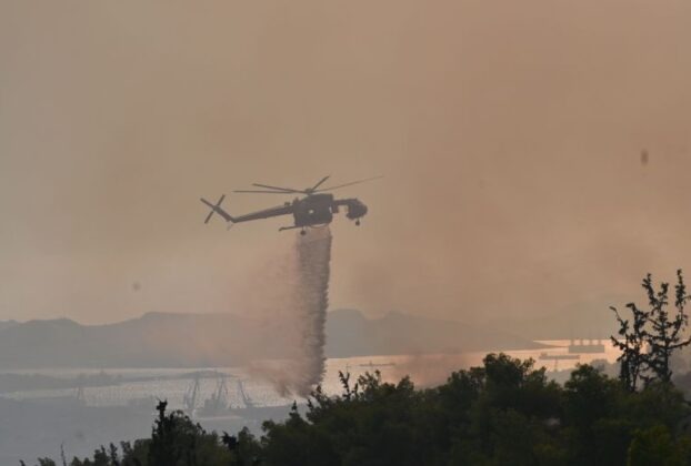 Σε πύρινο κλοιό η Ελλάδα και μάχη με 73 φωτιές