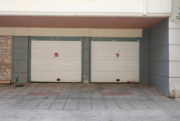 Μυστήριο στον Πειραιά: Εντοπίστηκαν νεκροί 28χρονος και 24χρονη μέσα σε αυτοκίνητο σε χώρο στάθμευσης πολυκατοικίας